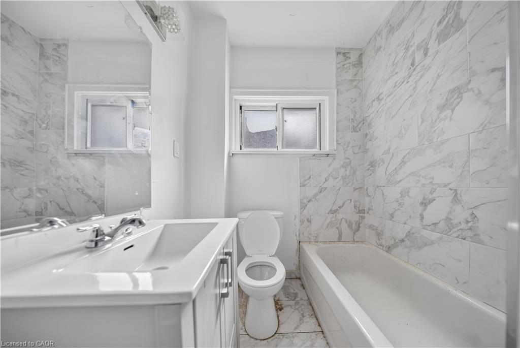 678 Albert Street W Property Photo 13