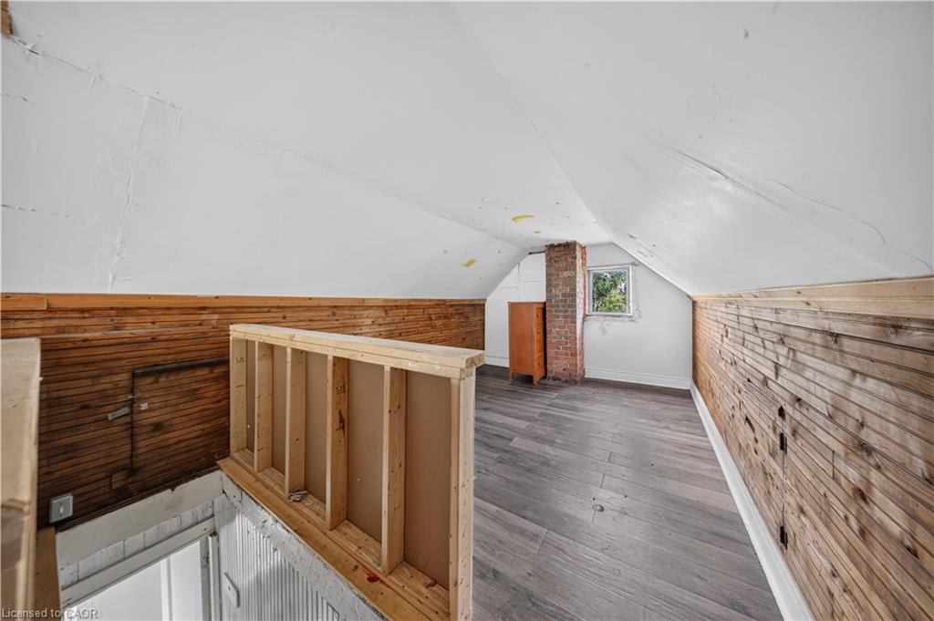 678 Albert Street W Property Photo 14