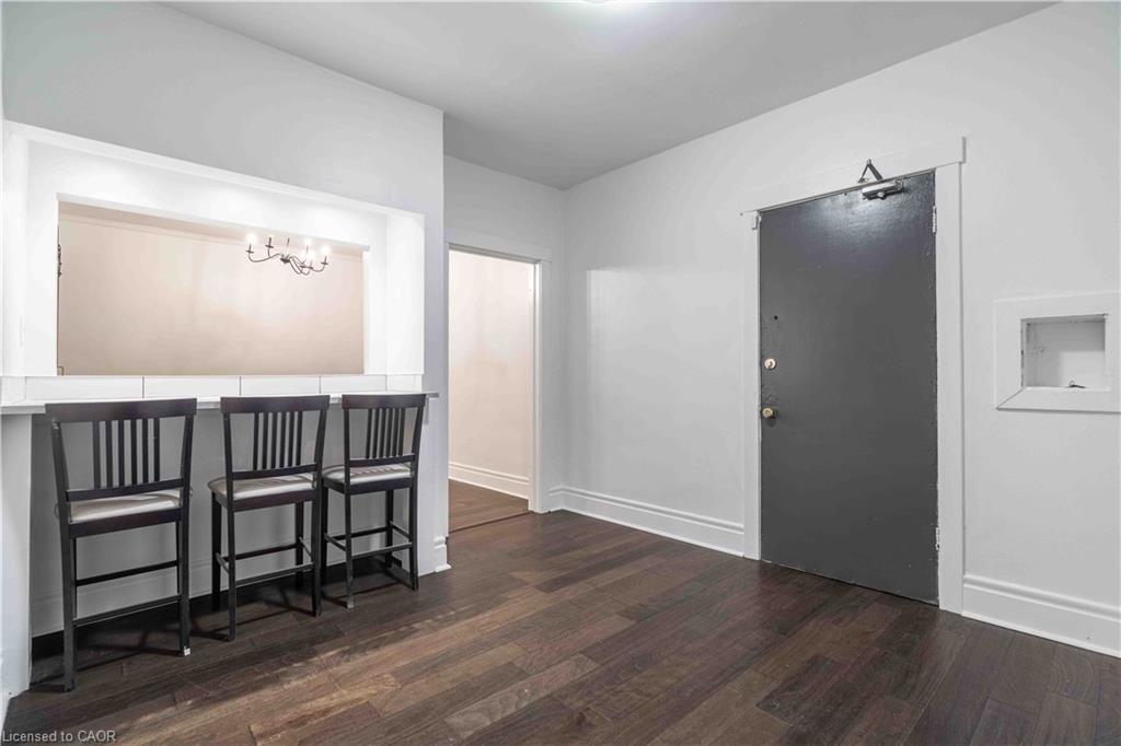 4-285 King Street W Property Photo 9
