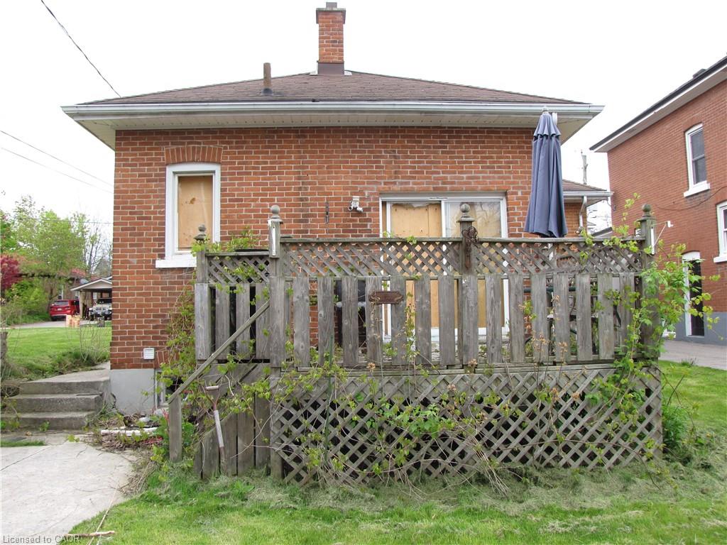 97 Kent Street N Property Photo 3