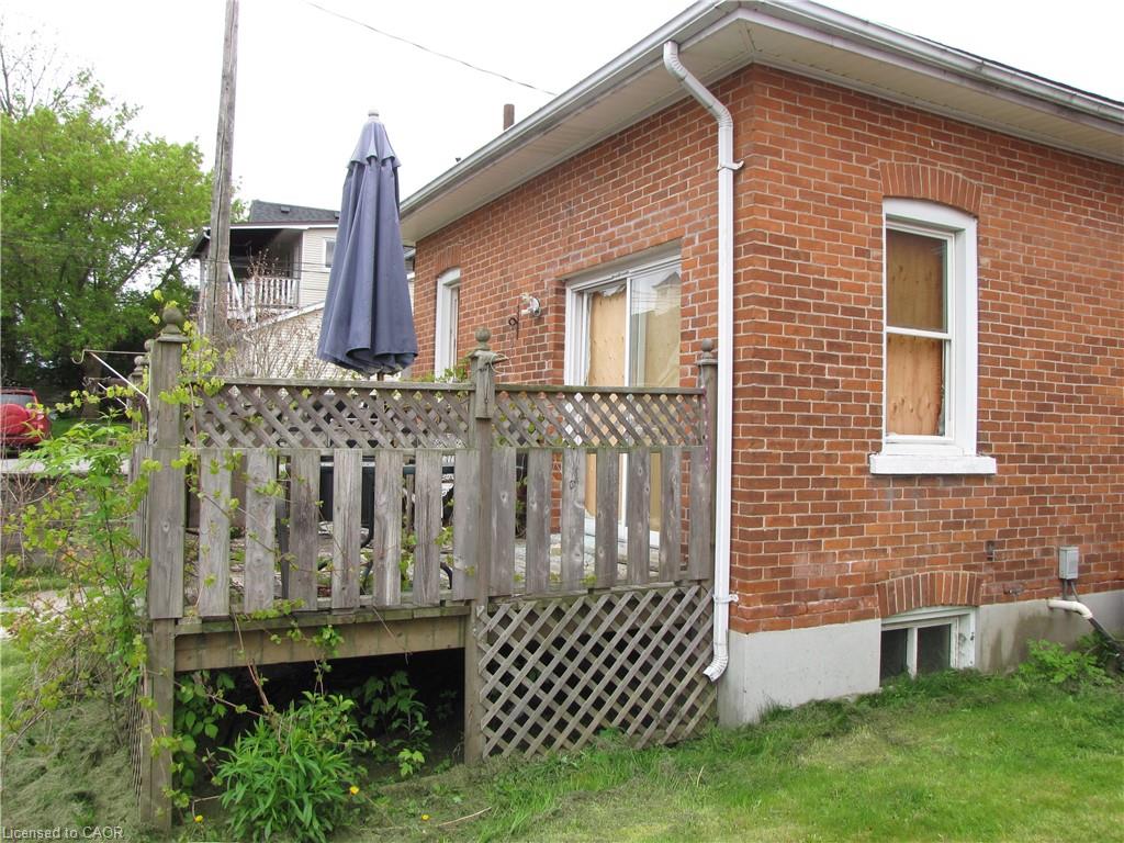 97 Kent Street N Property Photo 4