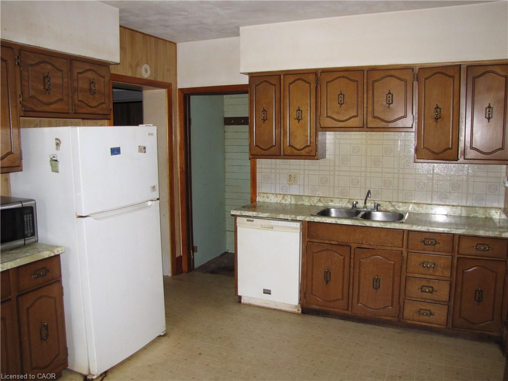 97 Kent Street N Property Photo 14