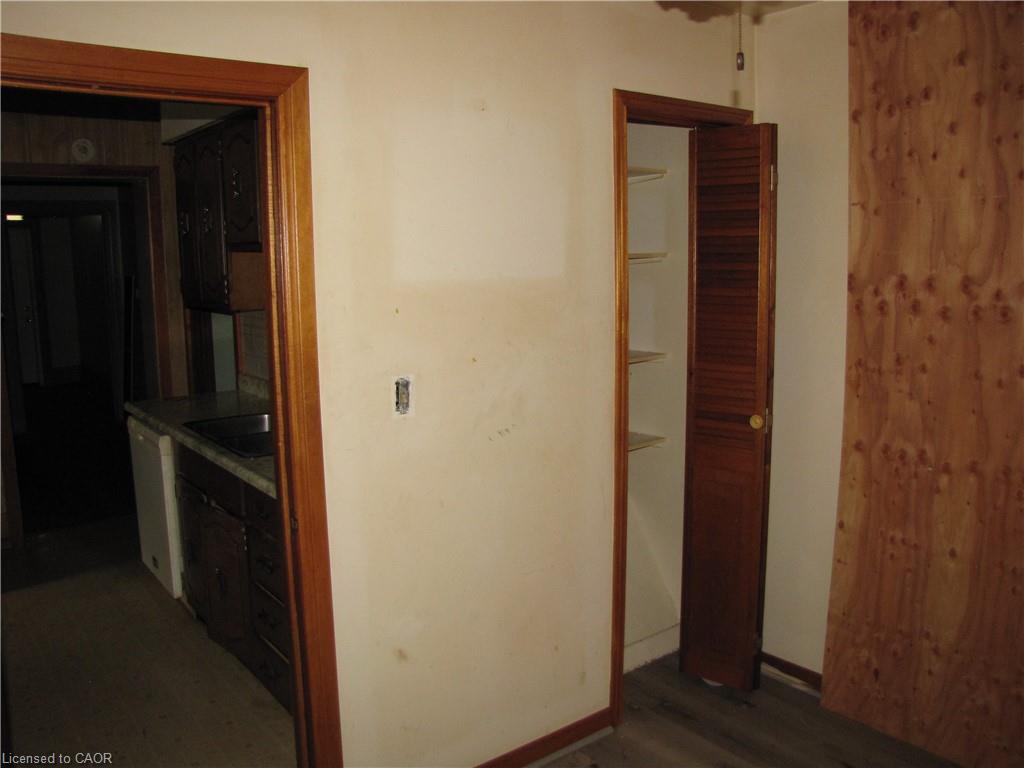 97 Kent Street N Property Photo 16