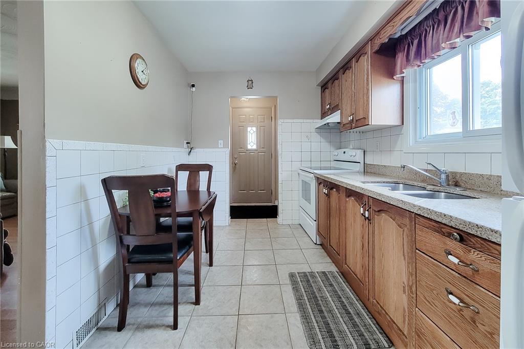 137 East 16th Street Property Photo 6