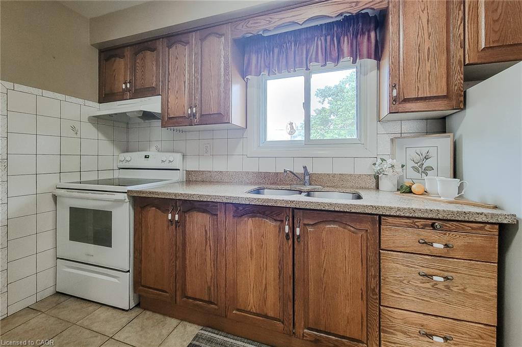 137 East 16th Street Property Photo 8