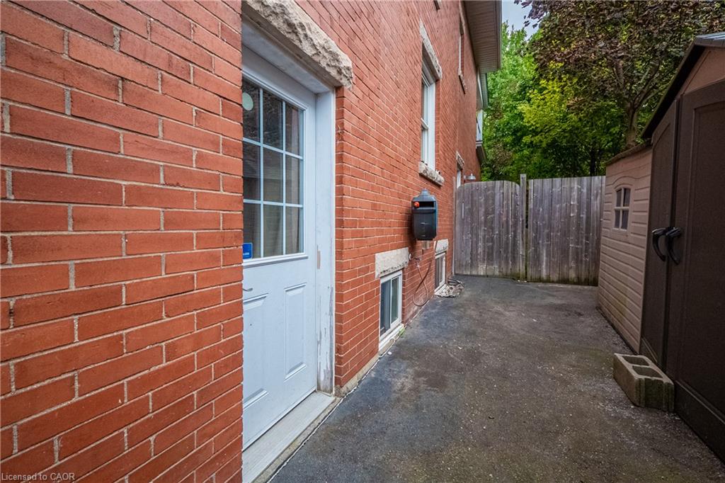 283 Plains Road W Property Photo 7