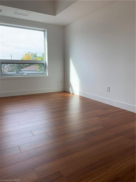 308-1 Wellington Street Property Photo 4