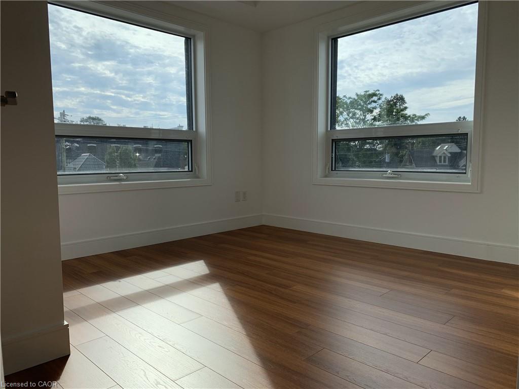 308-1 Wellington Street Property Photo 8