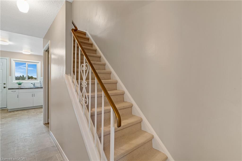 23-25 Upper Canada Drive Property Photo 18