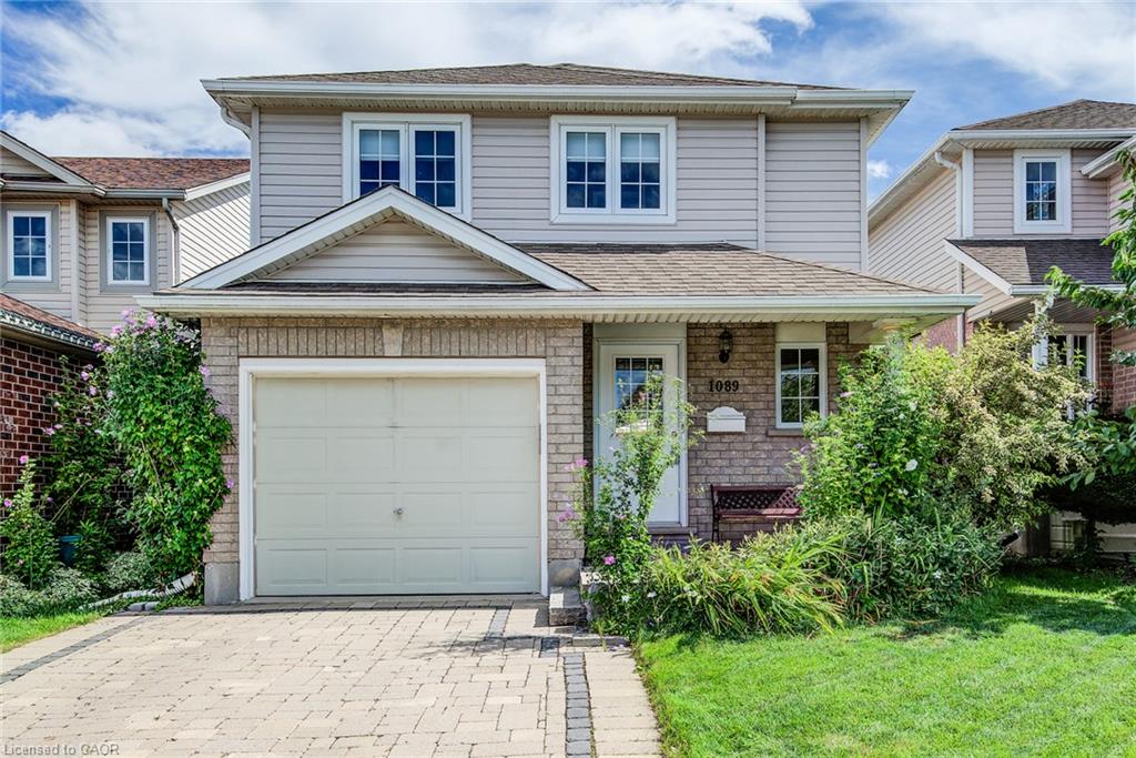 1089 Copper Leaf Crescent Property Photo 1