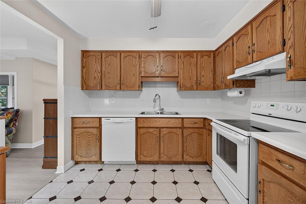 202-6 Village Green Boulevard Property Photo 21
