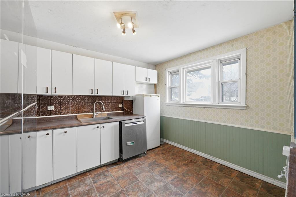345 Linwood Avenue Property Photo 9