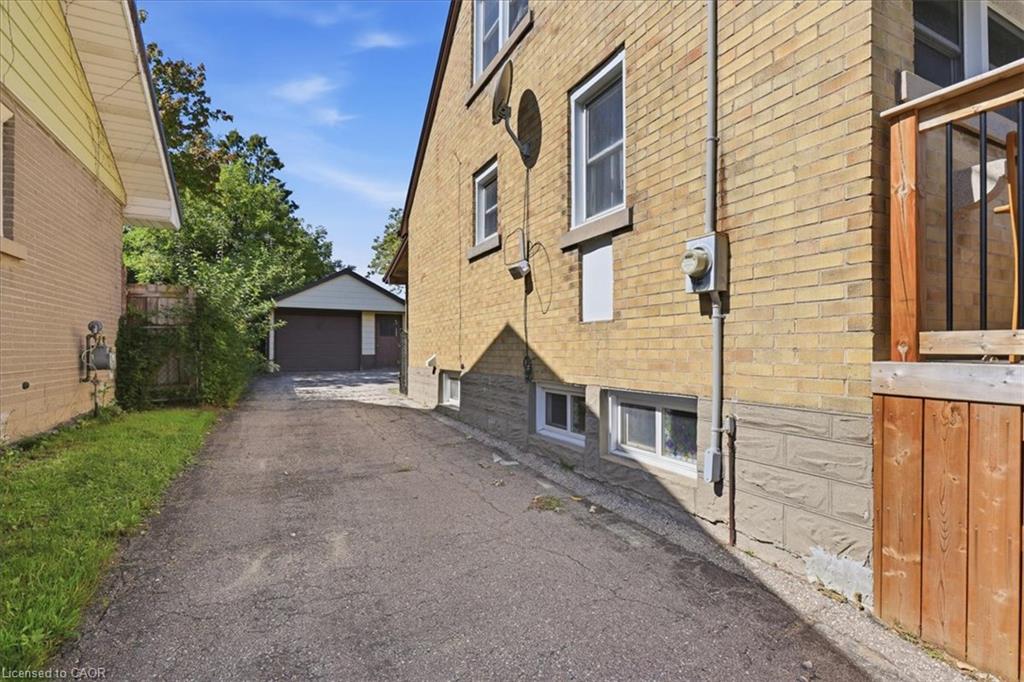 327 Highland Road E Property Photo 6
