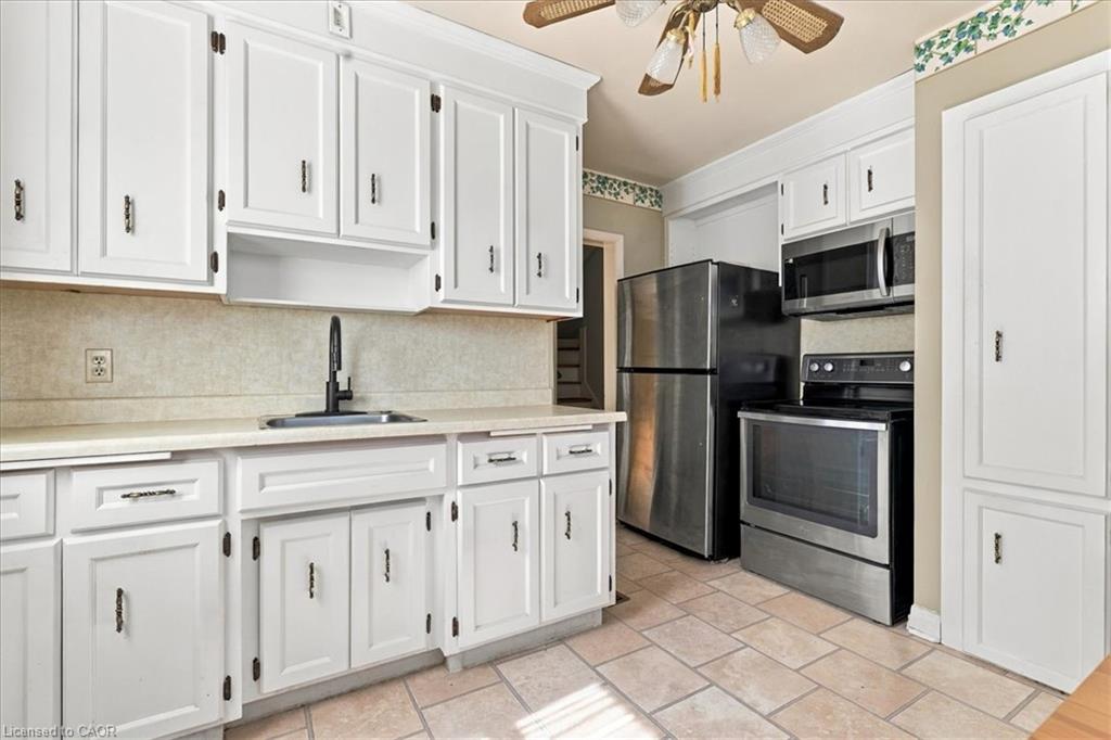 327 Highland Road E Property Photo 12