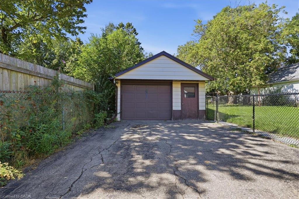 327 Highland Road E Property Photo 33