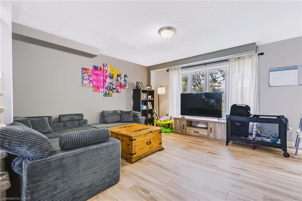 24 Fallingbrook Crescent Property Photo 7