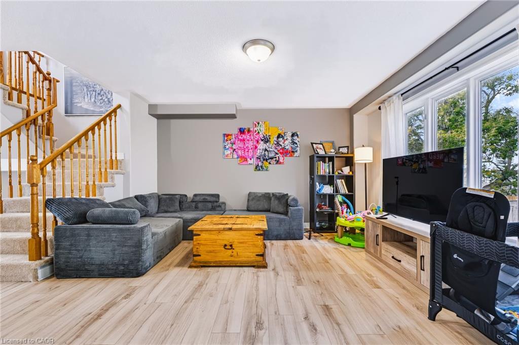 24 Fallingbrook Crescent Property Photo 9