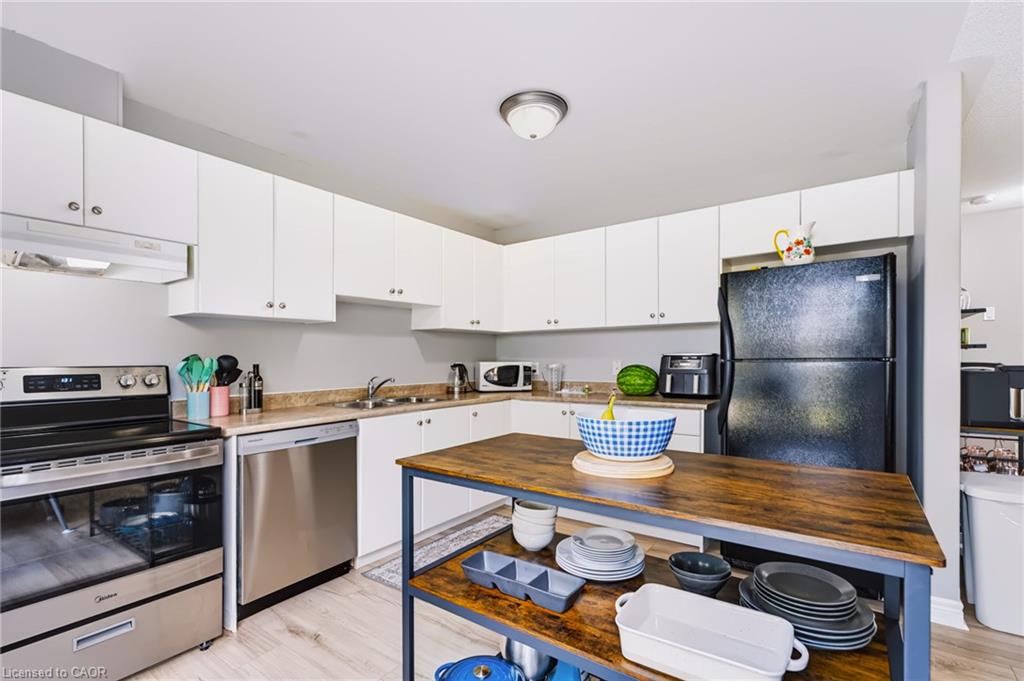 24 Fallingbrook Crescent Property Photo 17