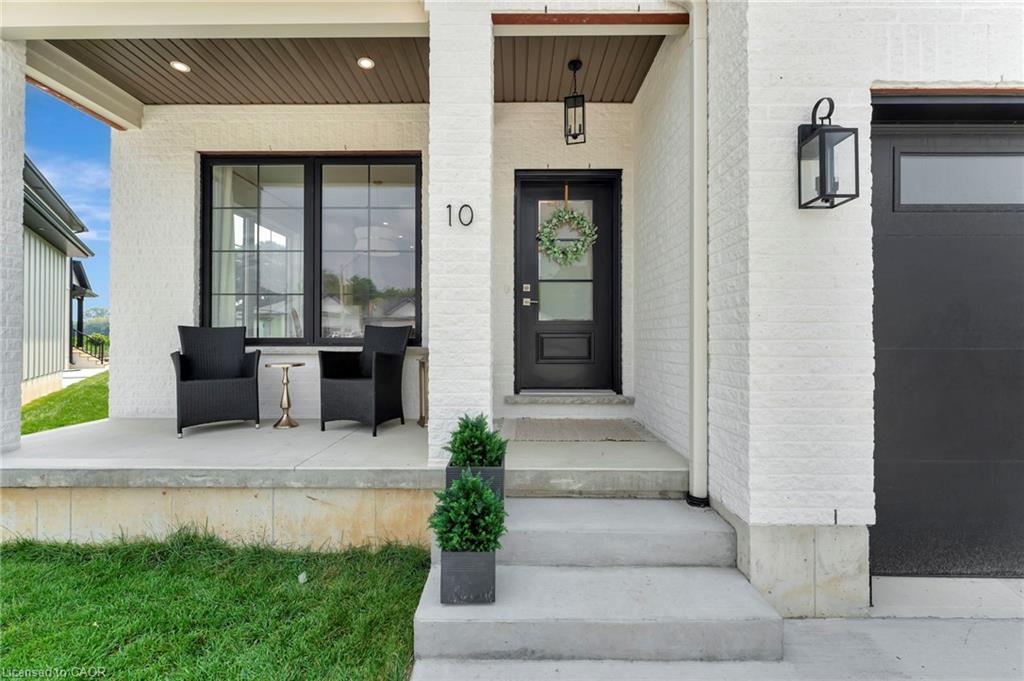 10 Macneil Court Property Photo 3