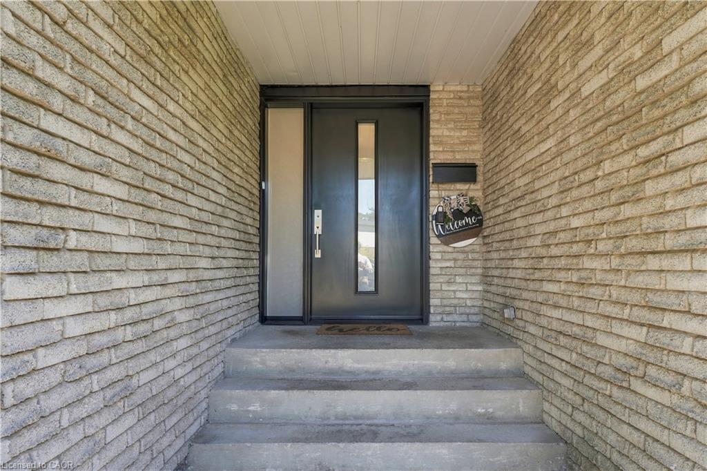 2390 Sinclair Circle Property Photo 3
