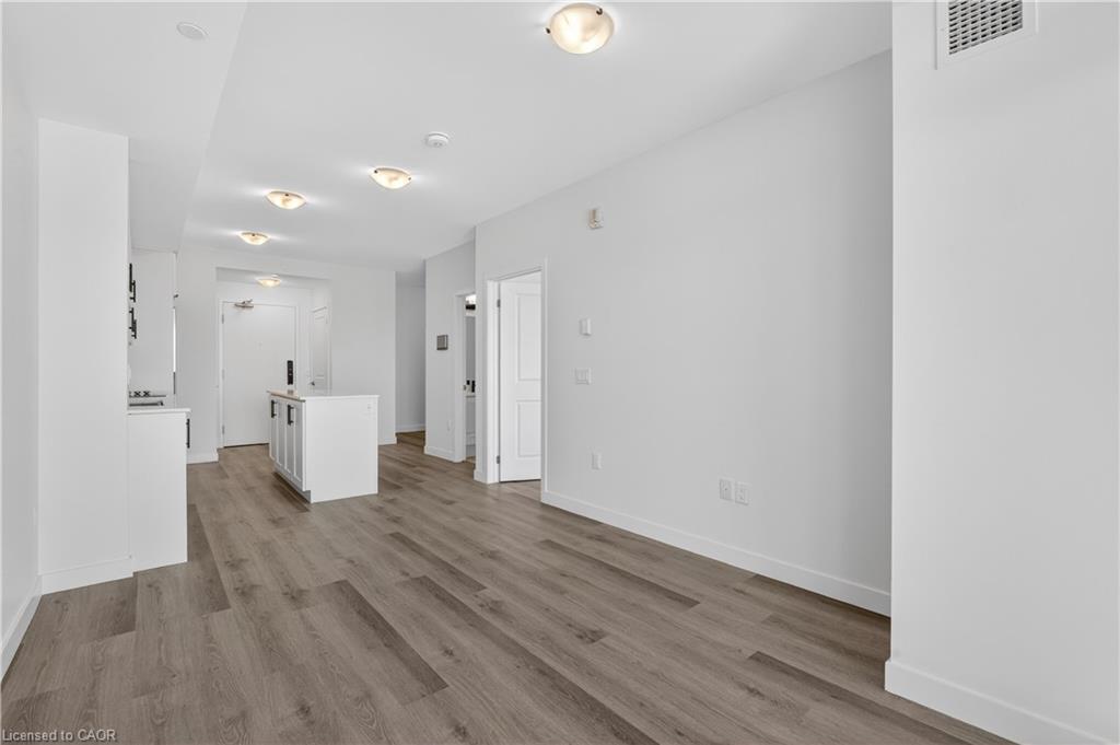 703-461 Green Road Property Photo 17