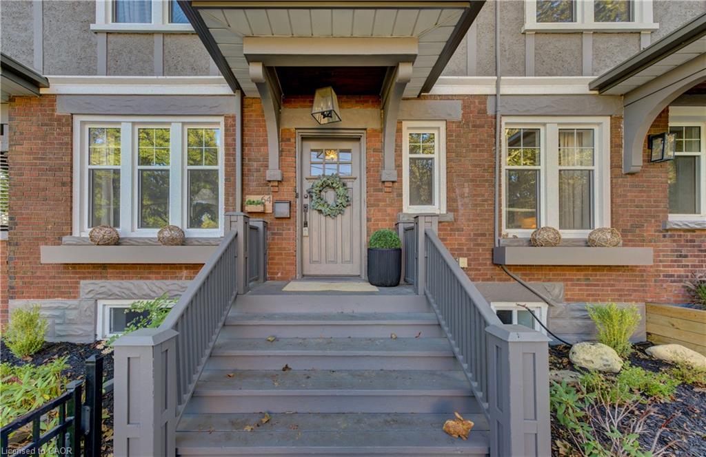 64 William Street W Property Photo 3