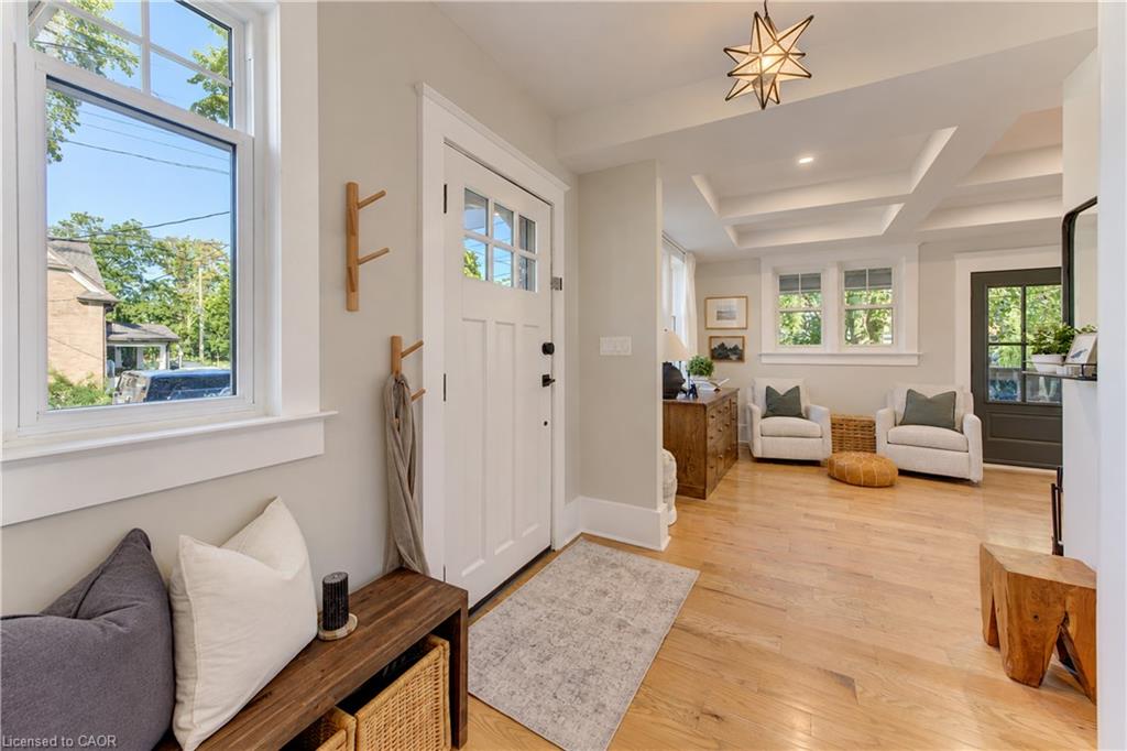 64 William Street W Property Photo 4