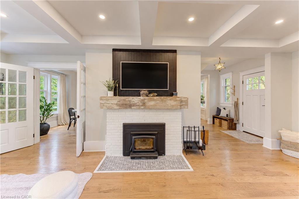 64 William Street W Property Photo 9