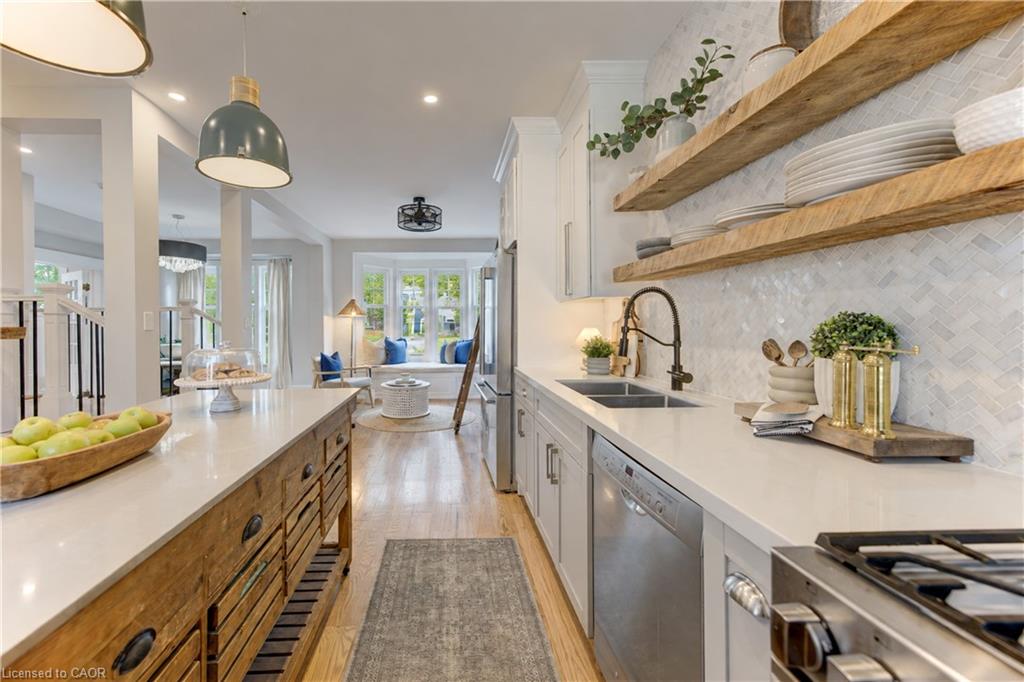 64 William Street W Property Photo 17
