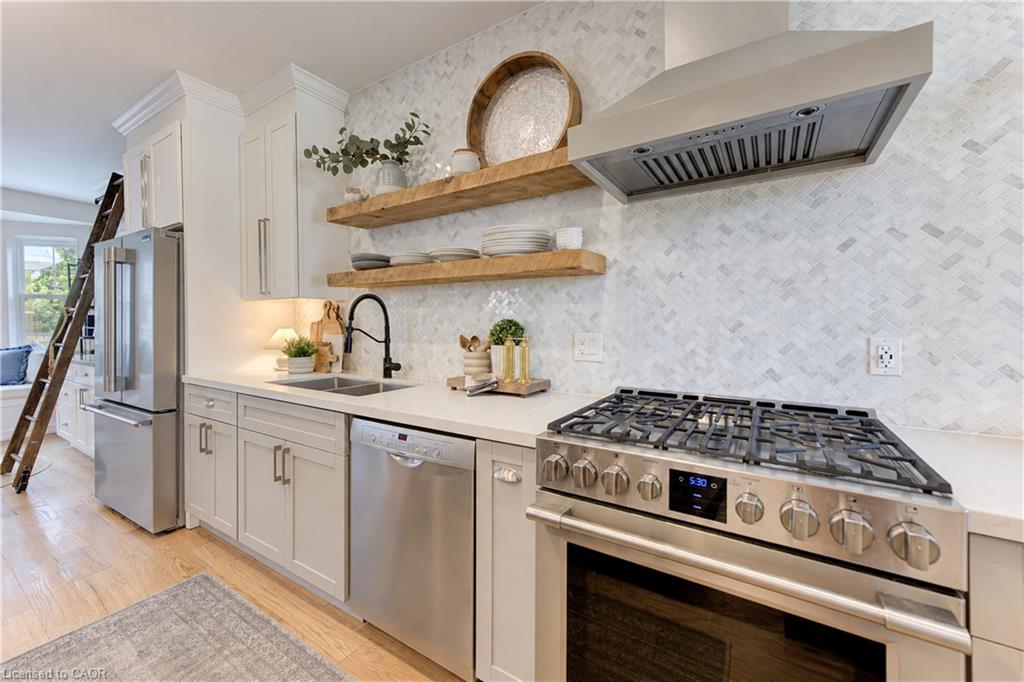 64 William Street W Property Photo 18