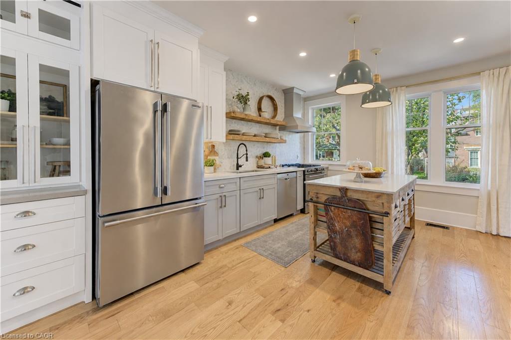 64 William Street W Property Photo 19
