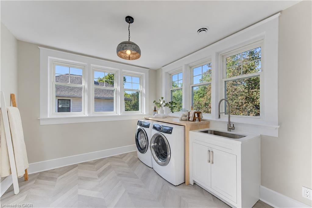 64 William Street W Property Photo 31