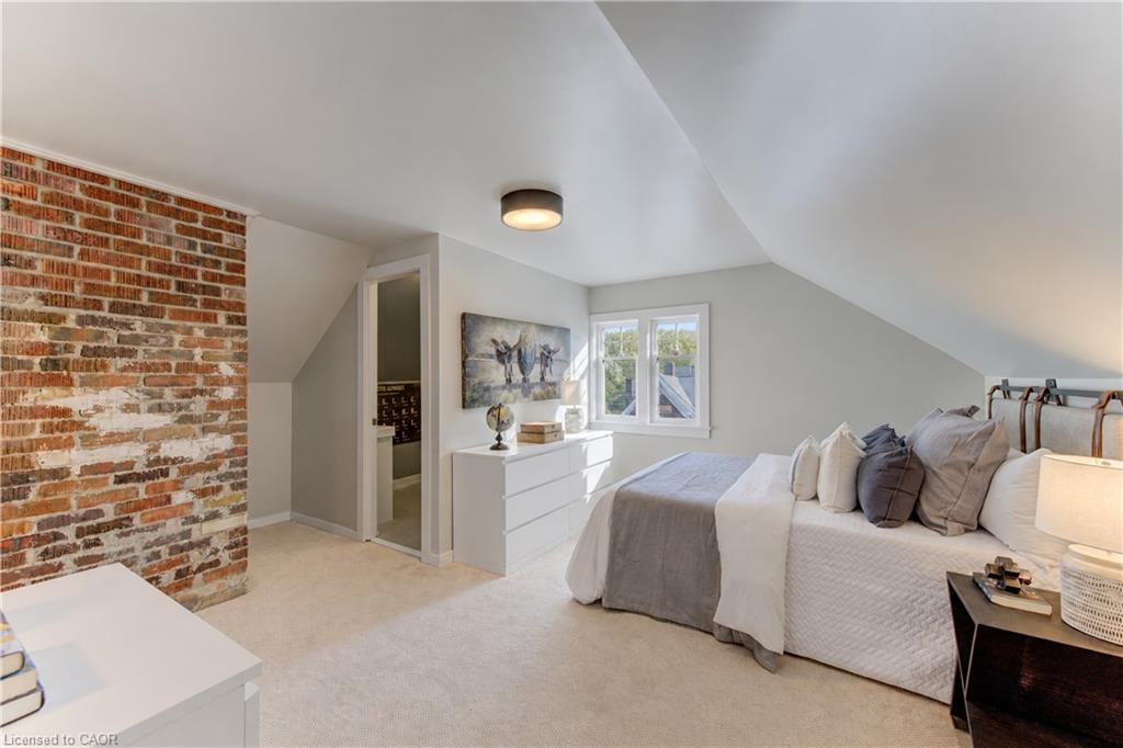 64 William Street W Property Photo 34