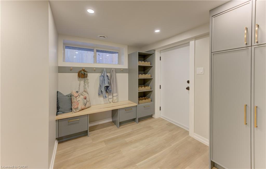 64 William Street W Property Photo 36