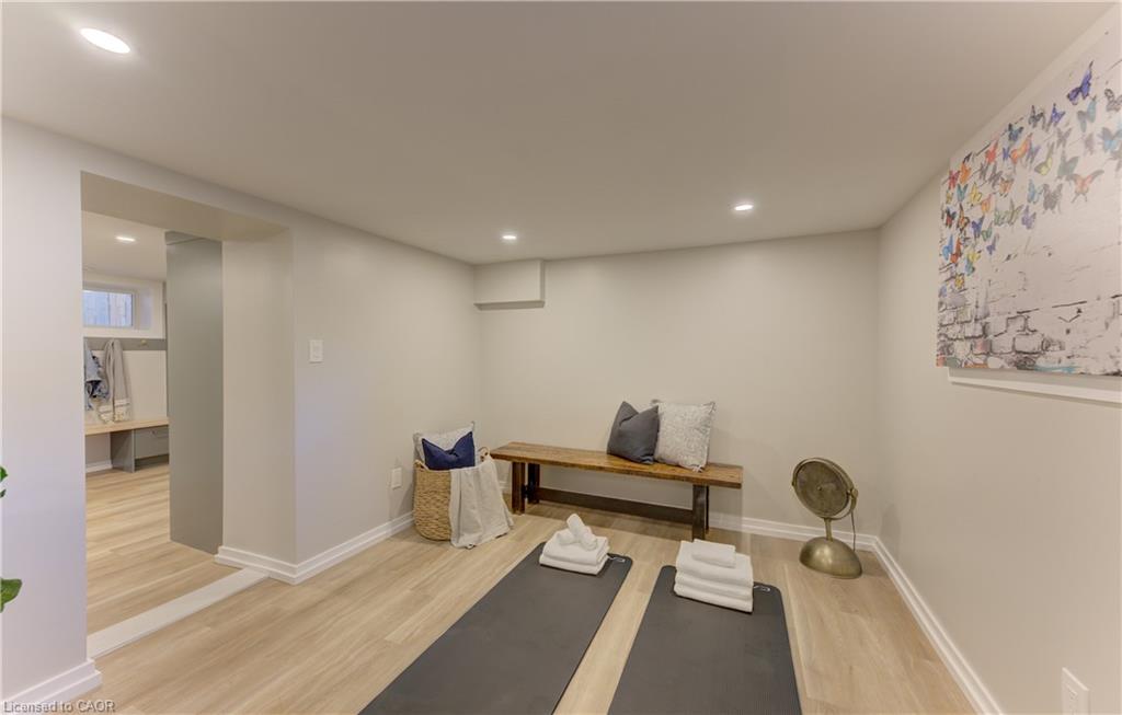 64 William Street W Property Photo 38