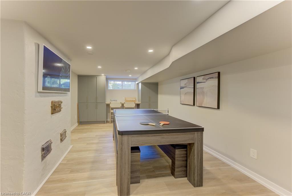 64 William Street W Property Photo 39