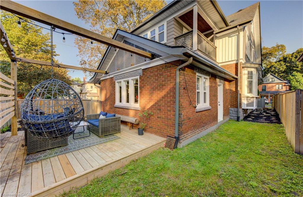 64 William Street W Property Photo 40