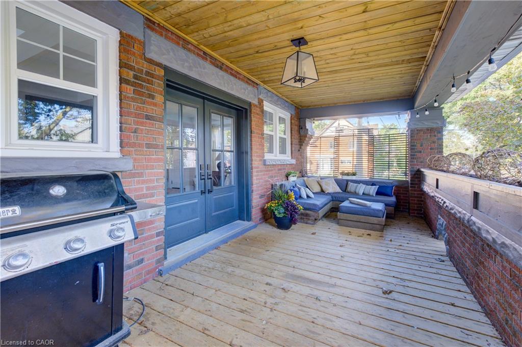 64 William Street W Property Photo 44