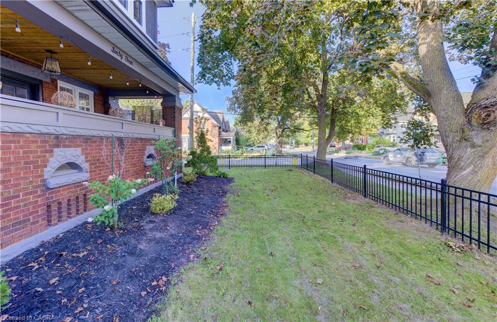 64 William Street W Property Photo 46