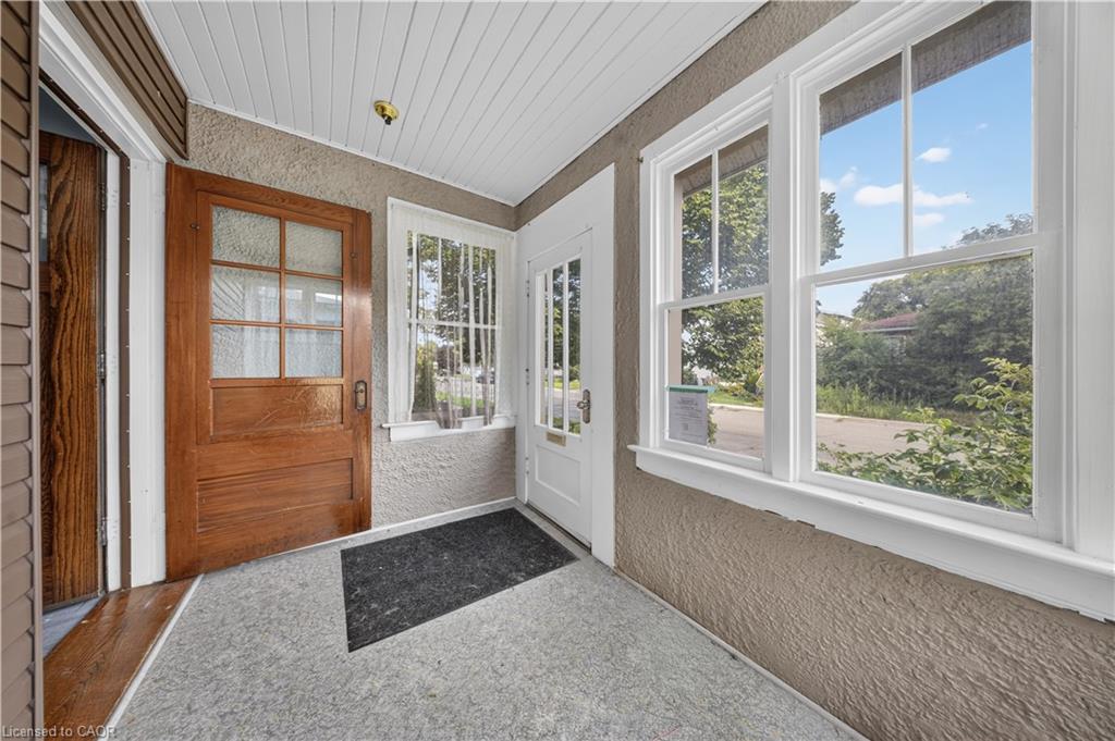 145 Albert Street W Property Photo 3