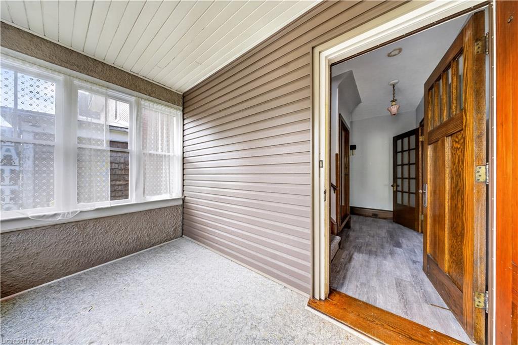 145 Albert Street W Property Photo 4