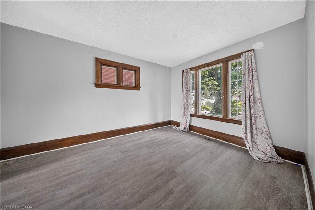 145 Albert Street W Property Photo 7