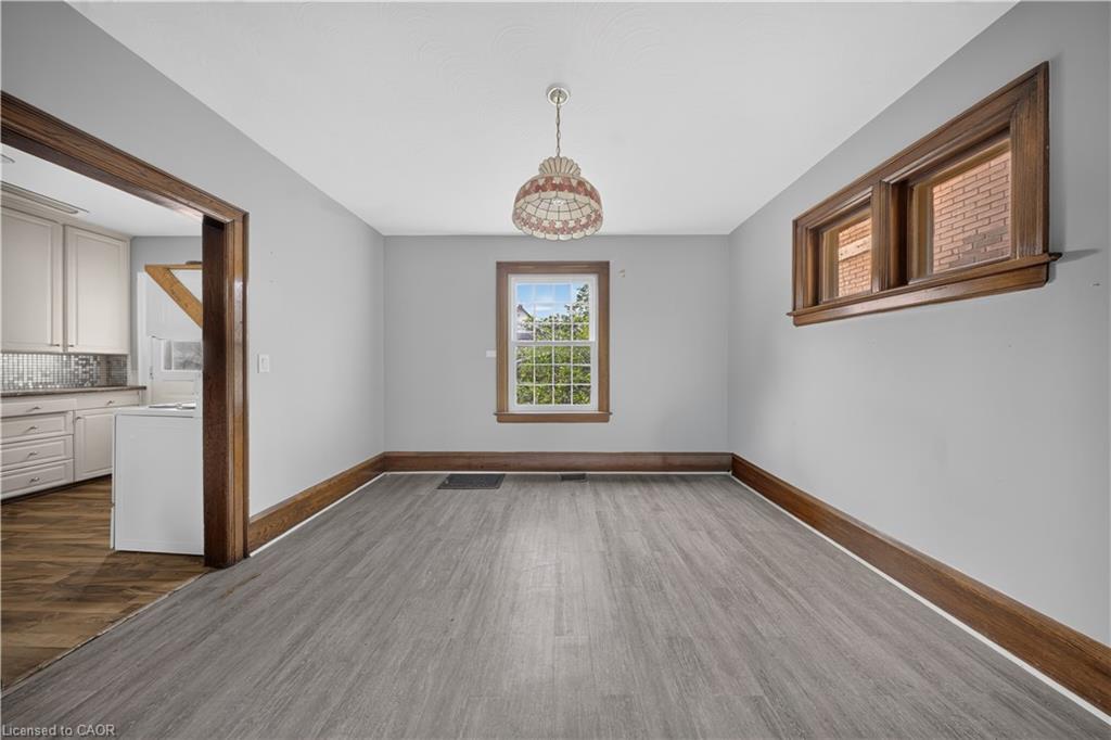 145 Albert Street W Property Photo 9