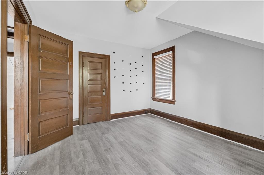 145 Albert Street W Property Photo 13