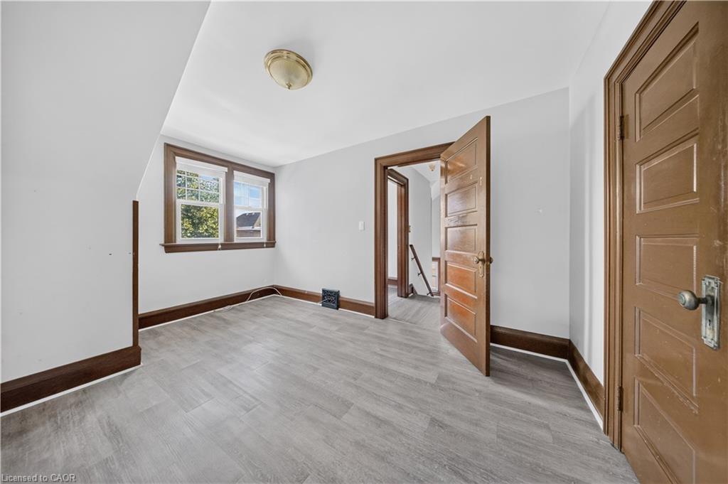 145 Albert Street W Property Photo 14