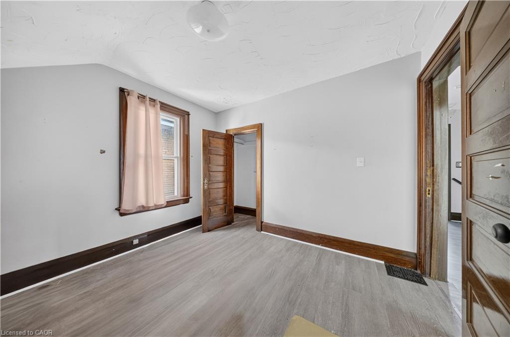 145 Albert Street W Property Photo 16
