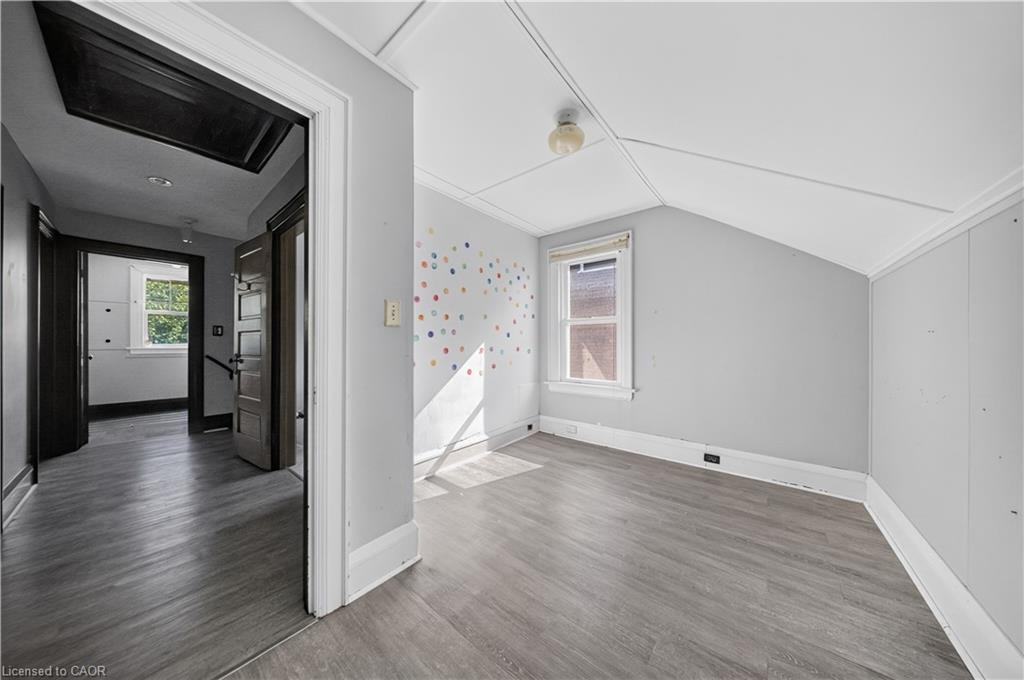 145 Albert Street W Property Photo 17