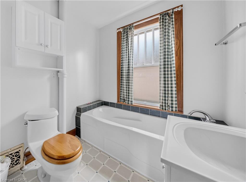 145 Albert Street W Property Photo 20