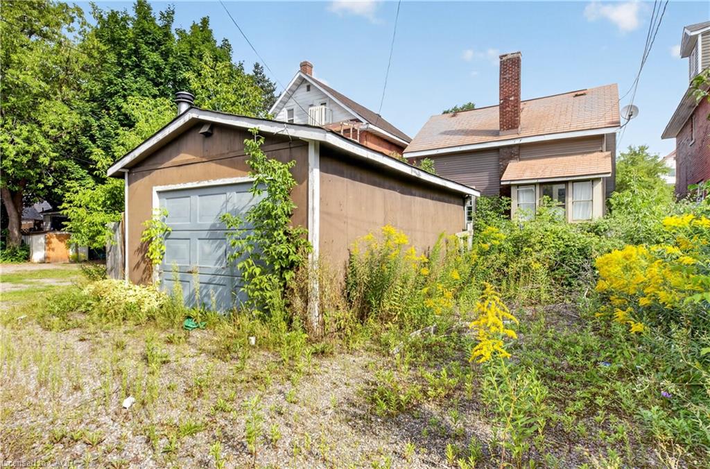 145 Albert Street W Property Photo 24