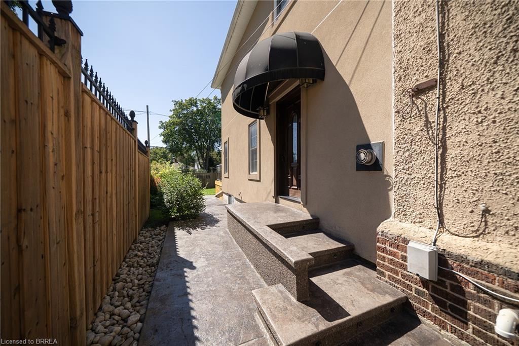 48 Lincoln Avenue Property Photo 42